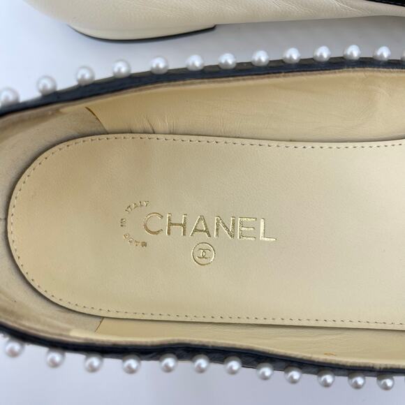 Chanel | Cream Black Lambskin Pearl CC Cap Toe Ballet Flats 2016 FR 37C - Picture 9 of 16